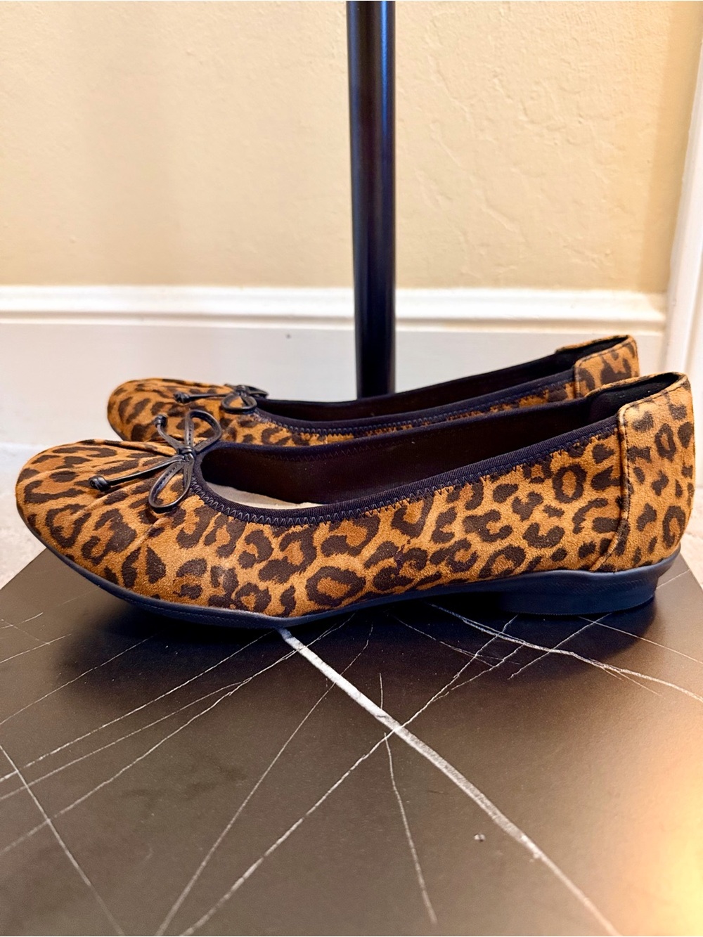 Clarks Sara Aster Size US  9.5 Women's Suede Ballet Flat Shoes Leopard